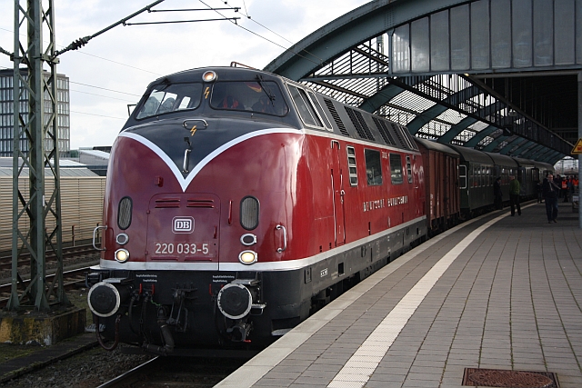 V200 033 am Bahnhof in Oldenburg