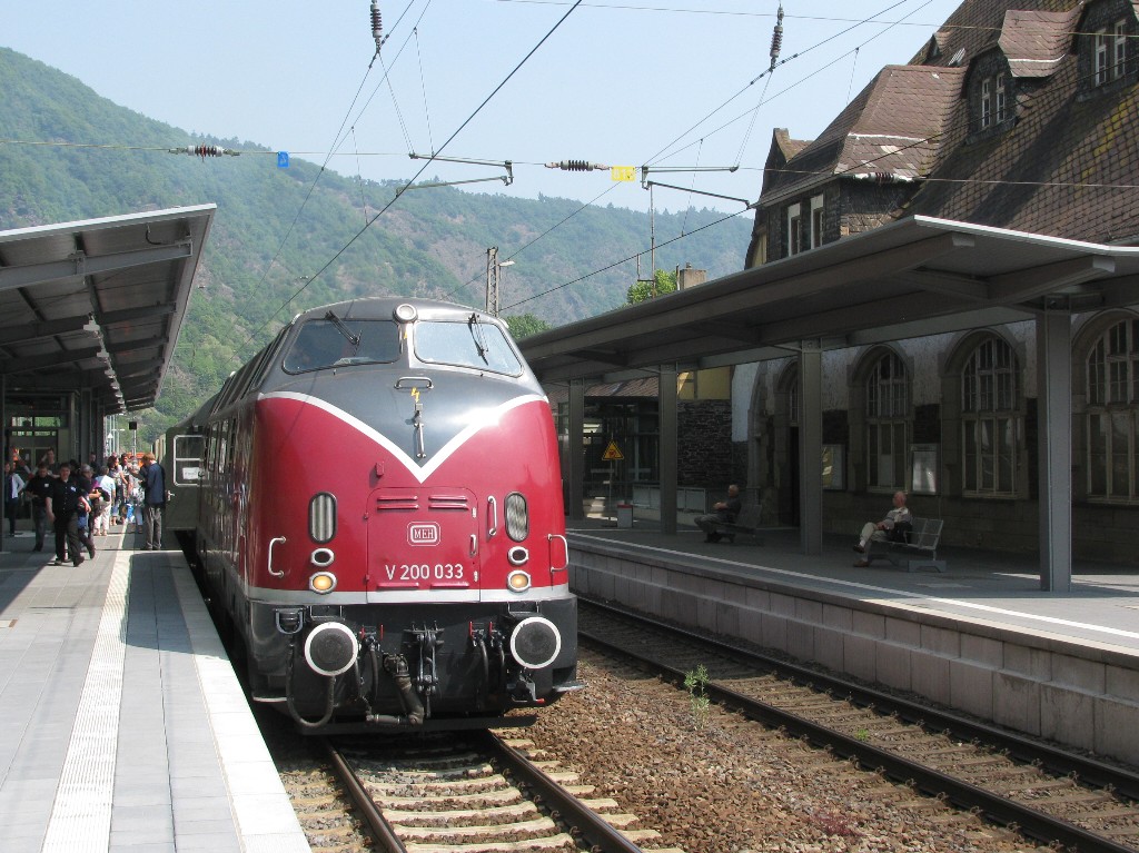 V200 033 im Bahnhof Cochem am 20.09.2011