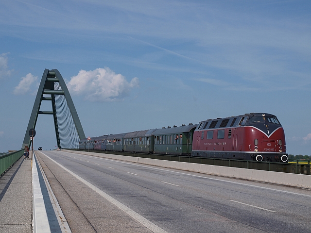 VEV Fahrt - V200 033 auf der Fehmarnsundbrücke